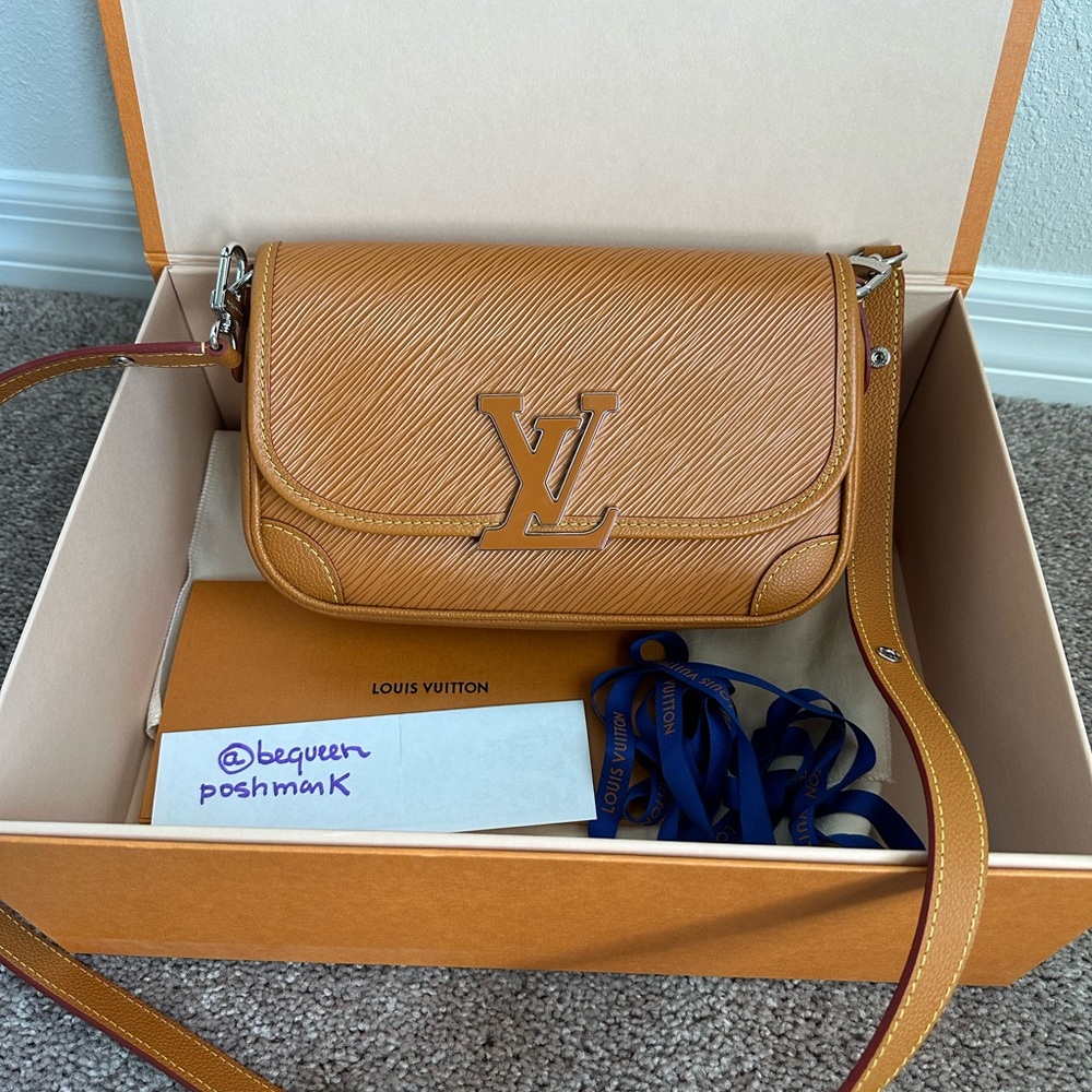 Louis Vuitton Buci Epi leather gold honey over the shoulder/crossbody bag.